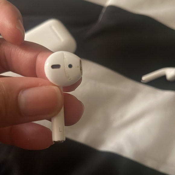 Apple Airpods 1st generation. - Picture 3 of 5
